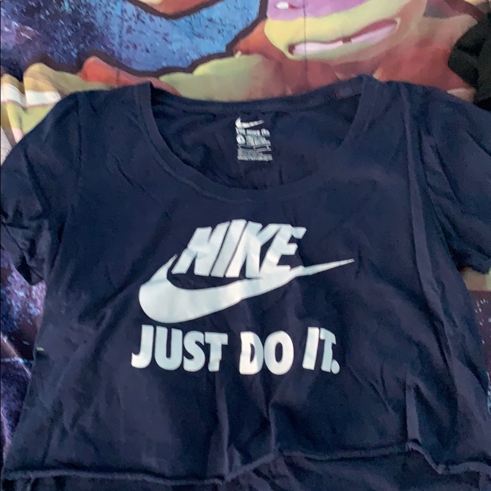 Nikes cropped tee